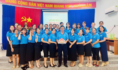 TRƯỜNG MN HOA SEN SINH HOẠT NGÀY PHỤ NỮ VIỆT NAM 20/10